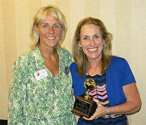 Kelly Munn with her Golden Apple Award (right), with Issaquah Schools Foundation Past President Jody Mull.